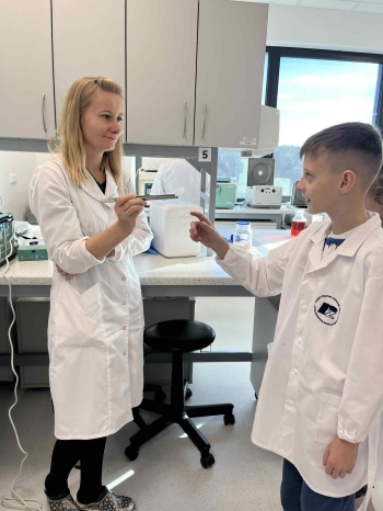 323f4d2c-4bb0-402a-82a9-636dd64c2078