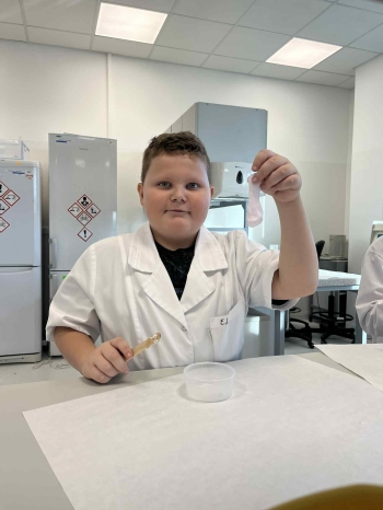 ceeae2ec-7ee3-445b-8ac3-7a029fced428