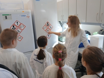 d38003a2-d495-4479-90db-380342eda93d