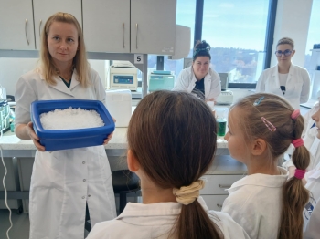 e41029db-cc15-470a-9348-4695824916d5