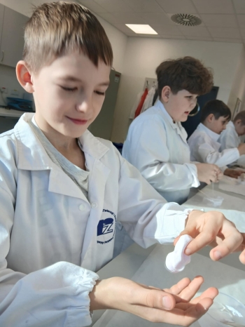 f2d7c08b-81a9-4352-994e-e8a3e05767c1