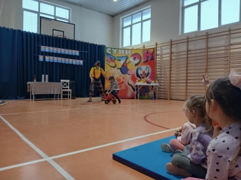 485da6f3-0467-46c3-998e-95159f6cbf67