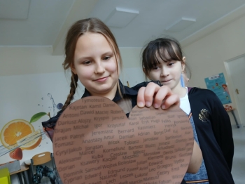 989e4ecb-e561-4a92-84a2-f689f24bef2a