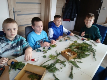 b146043d-6d31-4159-8c60-08b7c9363fe3