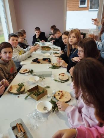 f8e06ff0-86ac-4b49-b1b4-5010fbd64f4f