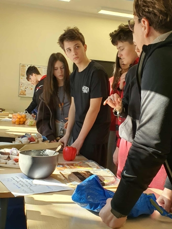 fe100574-6d01-42dd-99c1-828d9eaf5418