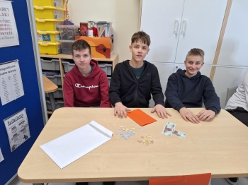 f6b5d752-8e2b-4645-b2d6-b7b82d25ff23