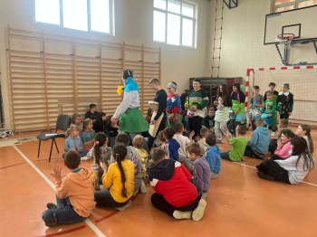 d13df8f9-a278-4a5b-a1a8-a299659c88d1