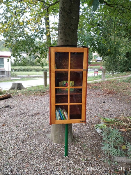 Dla środowiska, dla klimatu, dla siebie -uroczyste otwarcie biblioteczki plenerowej w Rumianie