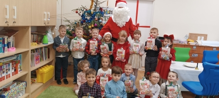 Wigilia i spotkanie z Mikołajem w grupie Biedronki