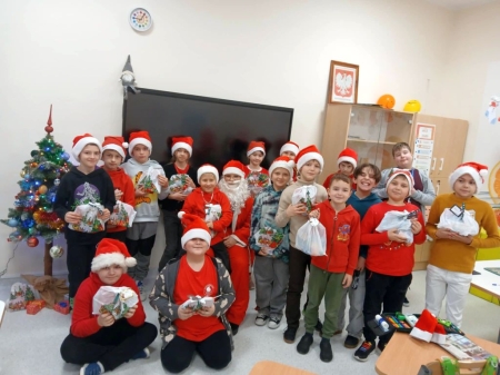 Mikołajki w klasie III i podsumowanie konkursu „Mikołajkowa ozdoba na choinkę” – dzień peł