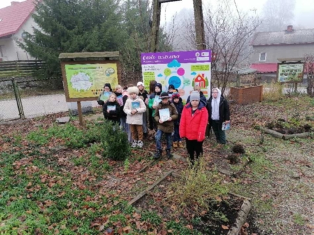 Klasa IV w ogrodzie deszczowym.