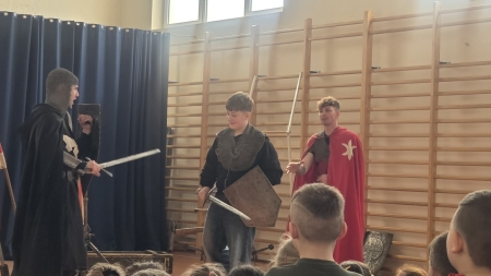 Życie i kultura w średniowieczu – pokaz historyczny w naszej szkole