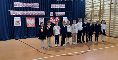 Rocznica Konstytucji 3 maja w Szkole Podstawowej w Rumianie.