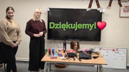 Nożyczki, warkoczyki i odrobina koloru - fryzjerskie inspiracje w klasie III